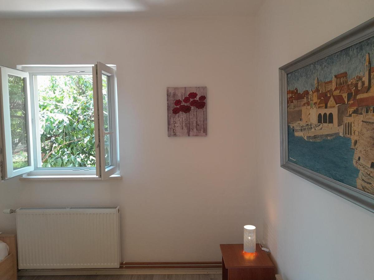 Apartmani Urlic Sreser Exterior photo
