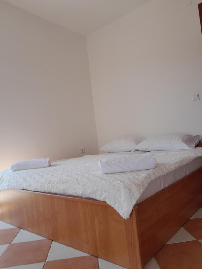 Apartmani Urlic Sreser Exterior photo