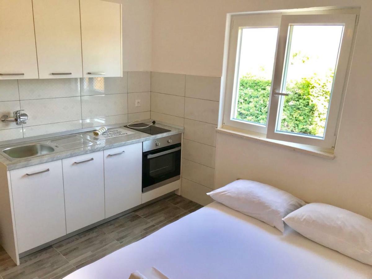 Apartmani Urlic Sreser Exterior photo