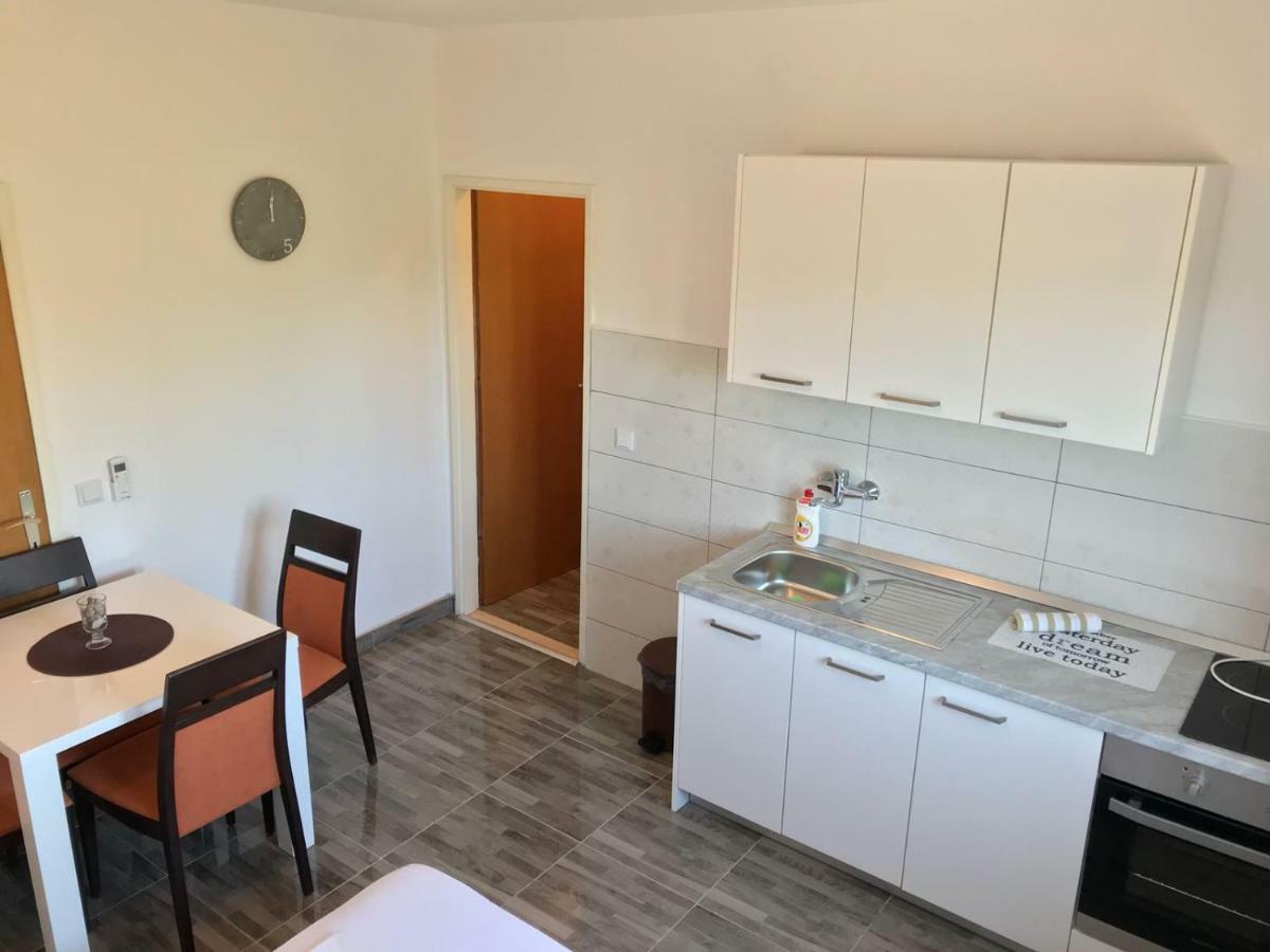 Apartmani Urlic Sreser Exterior photo