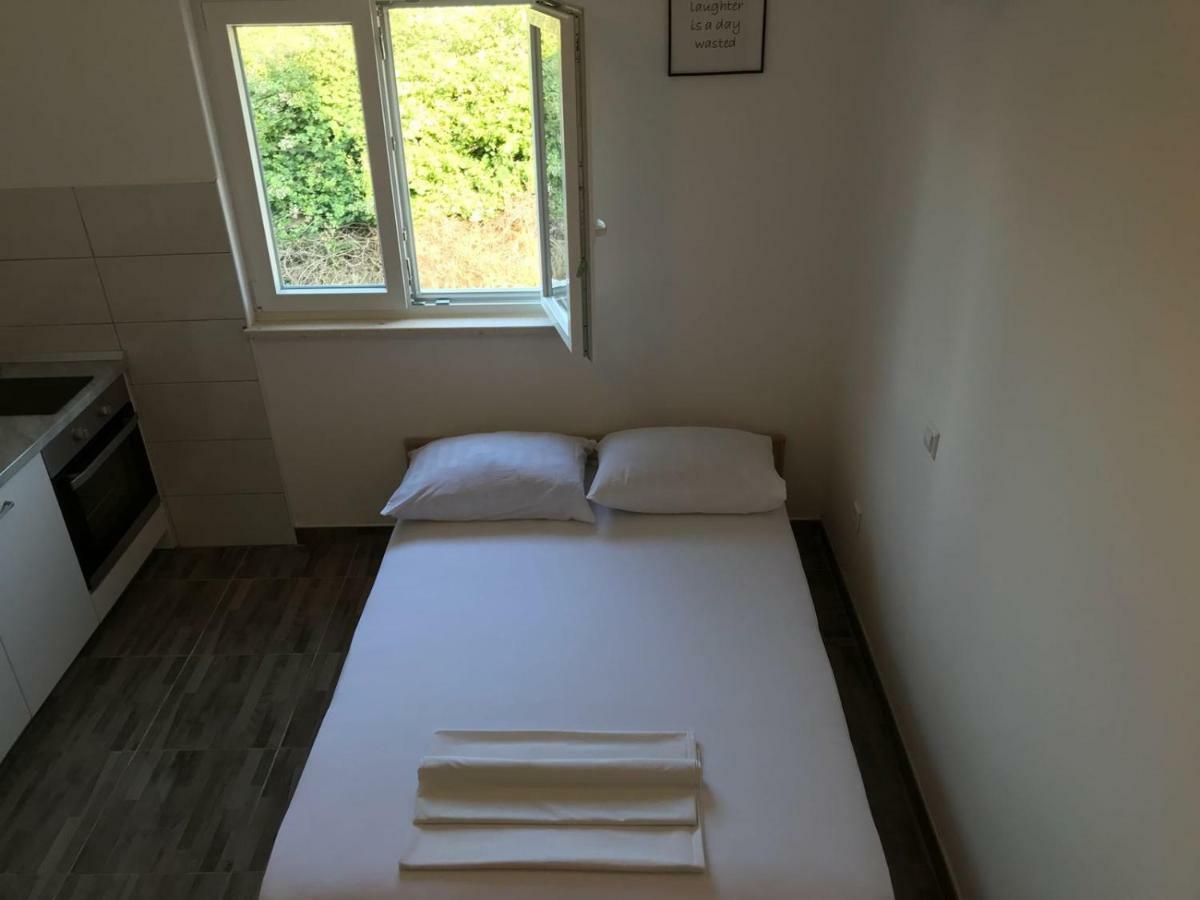 Apartmani Urlic Sreser Exterior photo