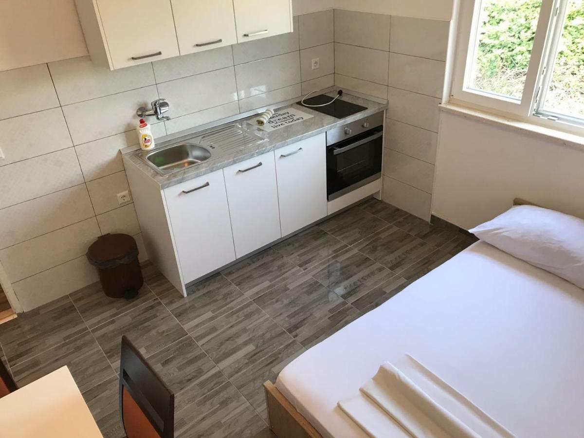 Apartmani Urlic Sreser Exterior photo